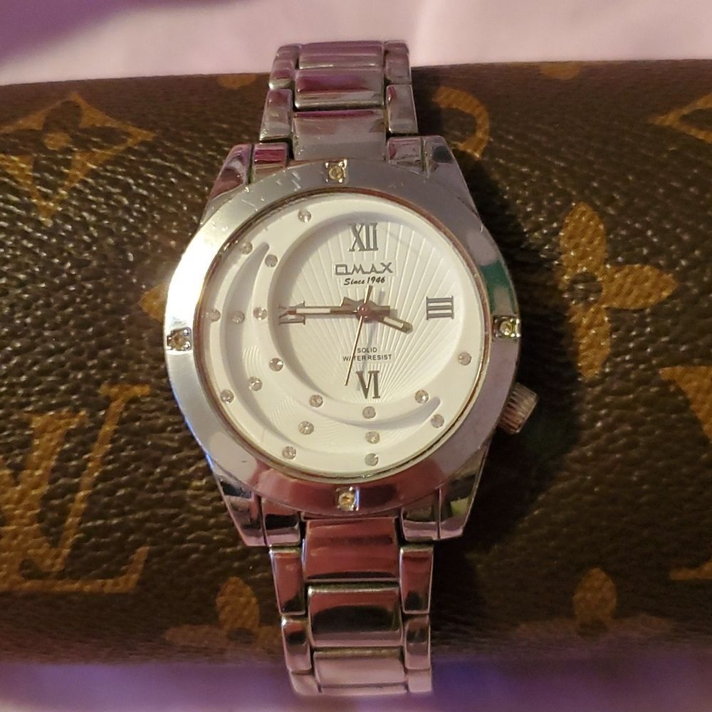 Omax Silver Crescent Circle Moon/Sun Cut-Out Crystals‎ White Face Working Watch